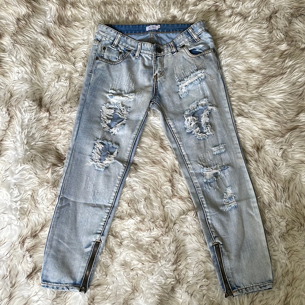 Tobi size 25 ripped cropped jeans